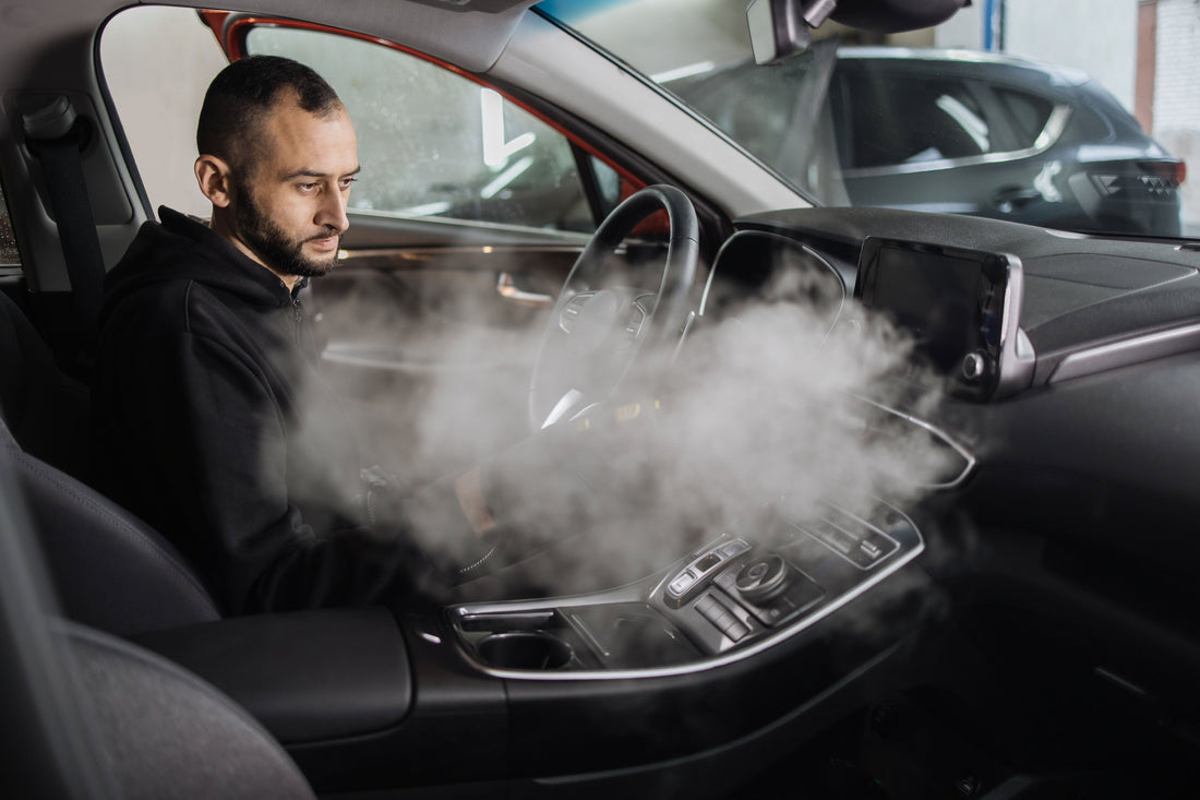 Zweetlucht uit auto verwijderen: zo krijg je je interieur weer fris
