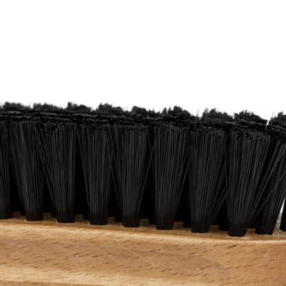 Close-up van zwarte nylon borstelharen op een textielborstel, ideaal voor auto-interieurreiniging en het vastleggen van de borstelstructuur.