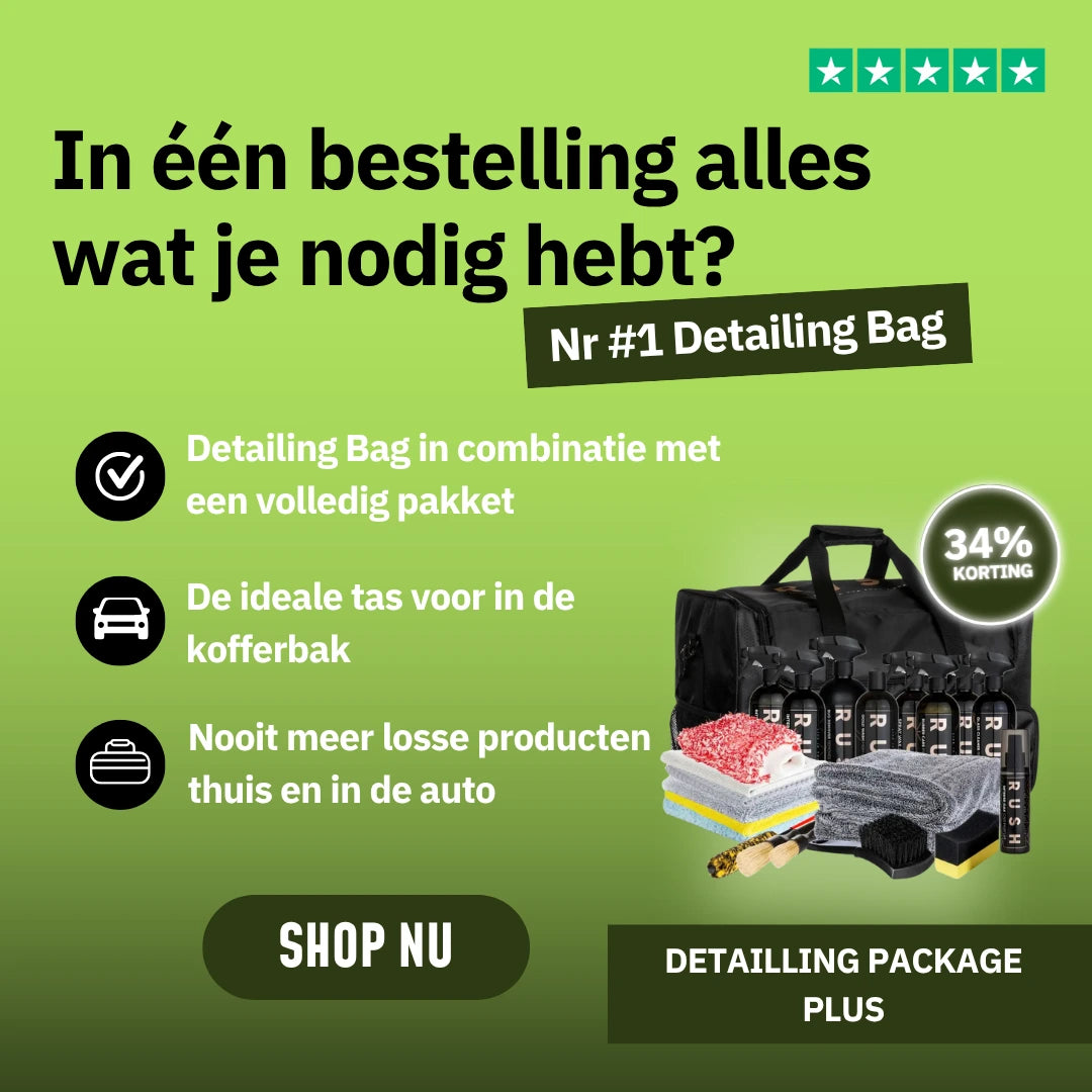 Een promotieafbeelding in het Nederlands voor Detailing Package PLUS | 23-delig. Een zwarte tas gevuld met reinigingsproducten, doeken en borstels. Tekst benadrukt all-in-one pakket, 34% korting en "Shop Nu" knop. Groene achtergrond.